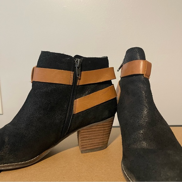 Dolce Vita Ankle Boots - Picture 2 of 5